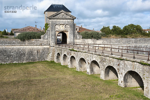 Befestigungsanlage von Saint-Martin-en-Re  entworfen und konstruiert von Vauban  Campani-Tor  Unesco Weltkulturerbe  Ile de Re  Departement Charente Maritime  Frankreich  Europa