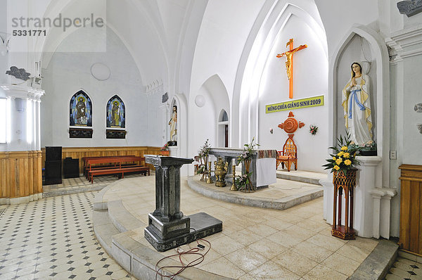 Innenansicht  Altar  berühmte französische Kirche  Nha tho da Sa Pa  Thi tran Sa Pa  Sapa oder Sa Pa  Provinz Lao Cai  Nordvietnam  Vietnam  Südostasien  Asien