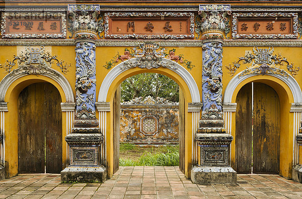 Nordtor  Hoa Binh  Kaiserpalast Hoang Thanh  Verbotene Stadt  Purpurstadt  Hue  UNESCO-Weltkulturerbe  Vietnam  Asien
