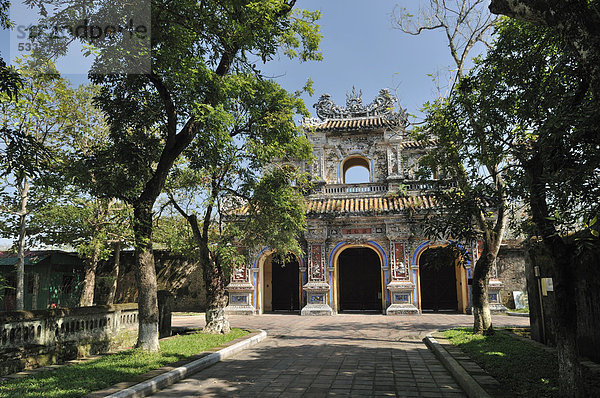 Osttor Hien Nhon in der Zitadelle  Kaiserpalast Hoang Thanh  Verbotene Stadt  Purpurstadt  Hue  UNESCO Weltkulturerbe  Vietnam  Asien