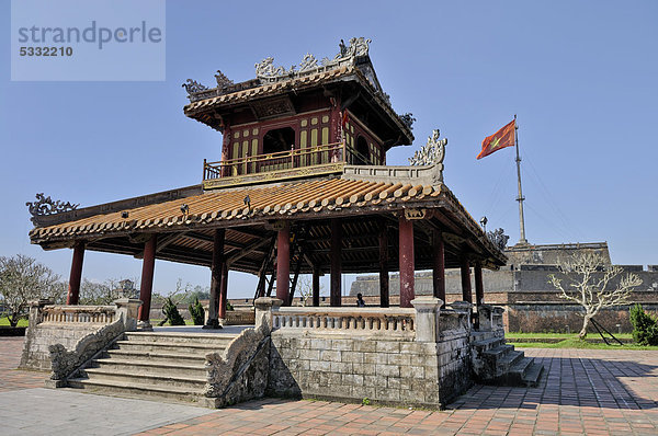 Pavillon vor der Zitadelle  Kaiserpalast Hoang Thanh  Verbotene Stadt  Purpurstadt  Hue  UNESCO Weltkulturerbe  Vietnam  Asien