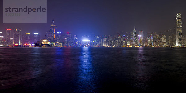 Blick auf Hong Kong bei Nacht