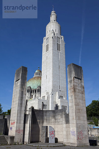 Die Basilika SacrÈ Coeur et Notre Dame de Lourdes und das MÈmorial interalliÈ  Gedenkstätte für die Opfer der Weltkriege  Cointe  Lüttich oder LiËge oder Luik  Wallonie oder Wallonien  Belgien  Europa