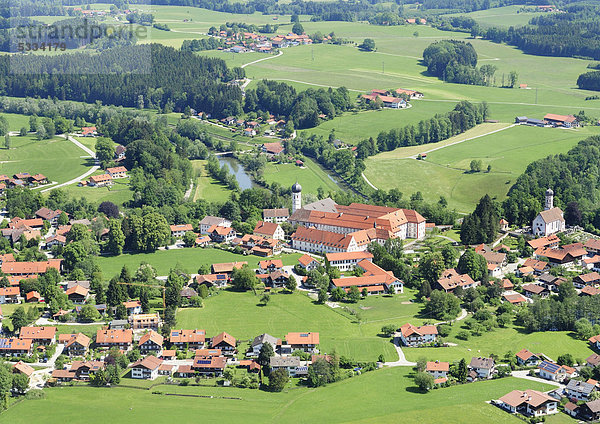 Beuerberg mit Kloster Beuerberg  Loisach  Bayern  Deutschland  Europa