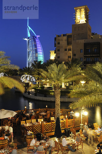 Burj al Arab  7-Sterne Hotel  Blick vom Souk Madinat  Jumeirah  Dubai  Vereinigte Arabische Emirate  Naher Osten