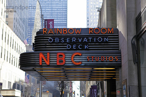 Eingang zu den NBC Studios in Manhattan am Rockefeller Center  New York City  Vereinigte Staaten  USA  Amerika