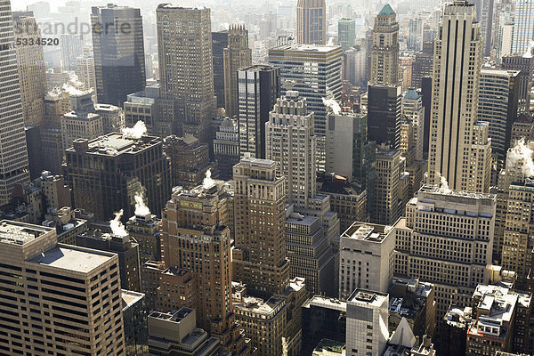 Blick vom Rockefeller Center auf die Innenstadt von Manhattan  New York City  Vereinigte Staaten  USA  Amerika