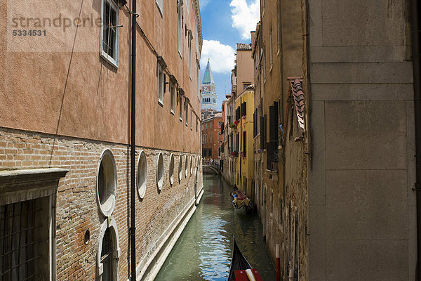 Kleiner Kanal in Venedig  Italien  Europa