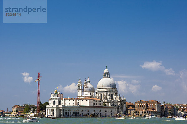 Santa Maria della Salute am Canal Grande in Venedig  Italien  Europa