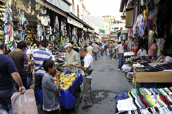 Basarviertel  Marktstraße am Großen Basar  Grand Bazaar  Kapali Carsi  Istanbul  Türkei