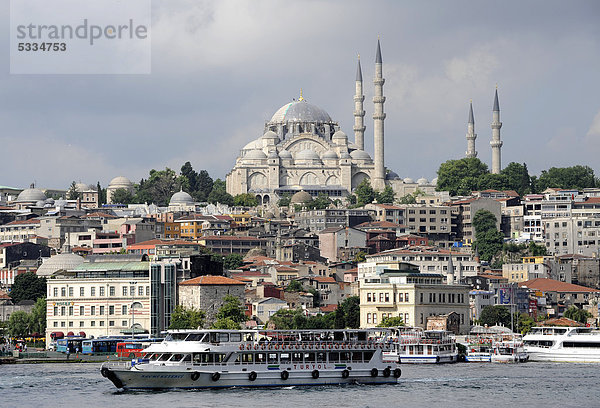 Süleymaniye Camii oder Süleyman Moschee  Hafenfähre  Goldenes Horn  Halic  Bosporus  Bogazici  Istanbul  Türkei