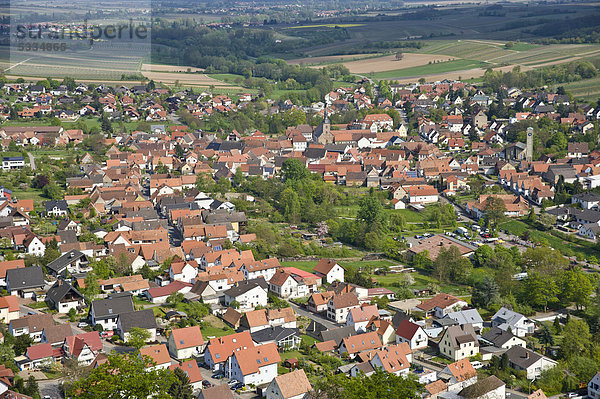 Blick von Burg Landeck auf Klingenmünster  Deutsche Weinstraße  Pfalz  Rheinland-Pfalz  Deutschland  Europa