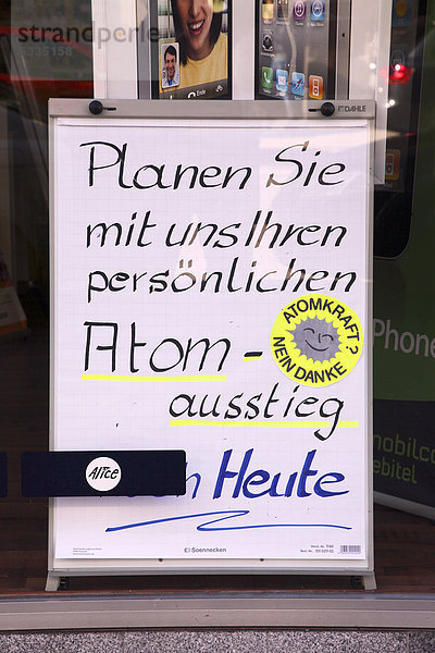 Werbung für persönlichen Atomausstieg  Ladenlokal von mobilcom debitel  Essen  Nordrhein-Westfalen  Deutschland  Europa