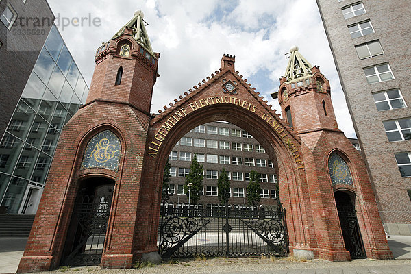 Neugotisches Torgebäude  Eingang zum ehemaligen AEG- Werk  Berlin-Wedding  Deutschland  Europa