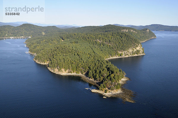 Luftaufnahme  Razor Point Landspitze  Insel North Pender Island  Gulf Islands  British Columbia  Kanada