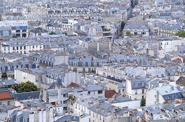 Blick über die Dächer von Paris von der Basilique du SacrÈ-Cúur Basilika  Paris  Frankreich  Europa