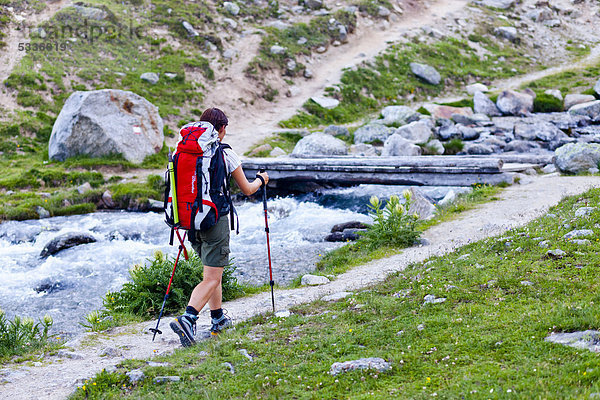 Bergsteiger beim Aufstieg zum Hohen Angulus  Ortlergebiet  Südtirol  Italien  Europa