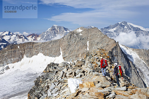 Abstieg vom Hohen Angelus  Ortlergebiet  hinten der Ortler  Königspitze  Zebru und Vertainspitz  Südtirol  Italien  Europa