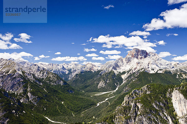 Blick vom Monte Piano im Hochpustertal  Dolomiten  hinten die Hohe Gaisl  Südtirol  Italien  Europa