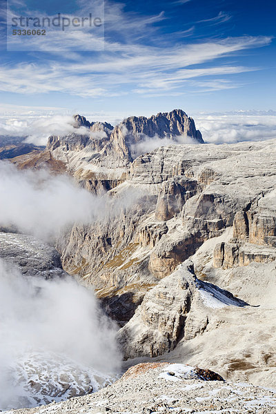 Aussicht vom Piz Boe  hinten der Langkofel  Dolomiten  Südtirol  Italien  Europa