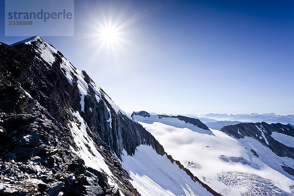 Der Hochfeiler und die Weißzint  Ausblick beim Aufstieg zum Hochfeiler  Pfitschertal  Südtirol  Italien  Europa