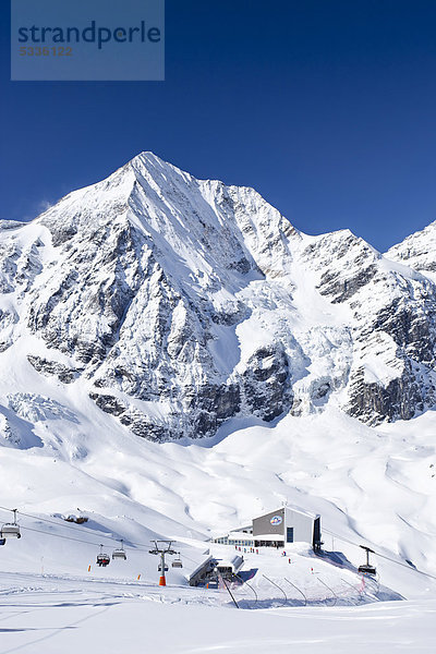 Skigebiet Sulden im Winter  hinten die Königsspitze  Südtirol  Italien  Europa