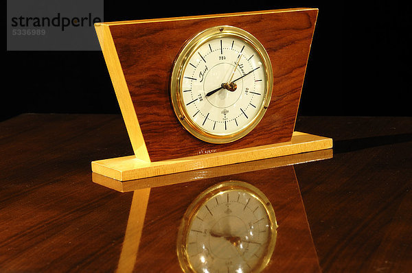 Barometer der Firma Forster aus den 50er Jahren  Ausstellung 2011 im Museum Industriekultur  Äußere Sulzbacher Straße 60-62  Nürnberg  Mittelfranken  Bayern  Deutschland  Europa