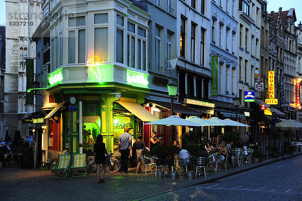 Oude Koornmarkt  Cafes  Restaurants in der Altstadt  Innenstadt  Antwerpen oder Anvers  Flandern  Belgien  Benelux  Europa