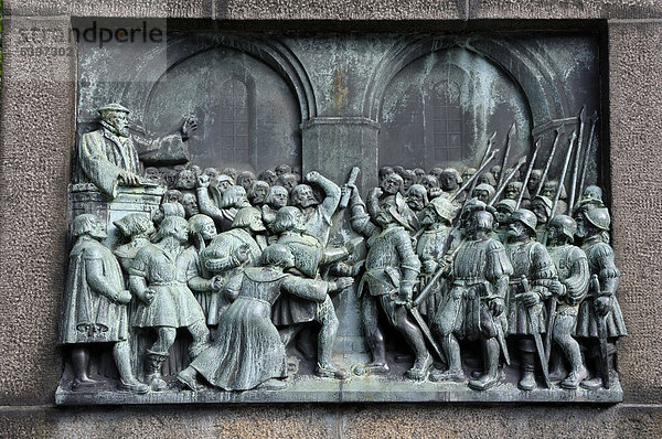 Relief  Rede von Hans Tausen  Reformator  Kopenhagen  Dänemark  Skandinavien  ÖffentlicherGrund