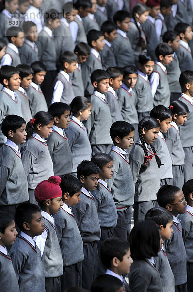 Morgenappell  Schüler  Chapslee-Schule  The Chapslee  Shimla  Himachal Pradesh  Nordindien  Indien  Asien