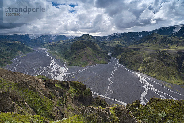 Fluss Kross·  Bergrücken _Ûrsmörk oder Thorsmörk  isländisches Hochland  Südisland  Island  Europa