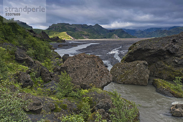 Fluss Kross·  _Ûrsmörk oder Thorsmörk Bergrücken  isländisches Hochland  Südisland  Island  Europa