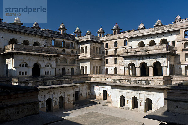 Innenhof  Raj Mahal Palast  Orchha  Madhya Pradesh  Nordindien  Indien  Asien