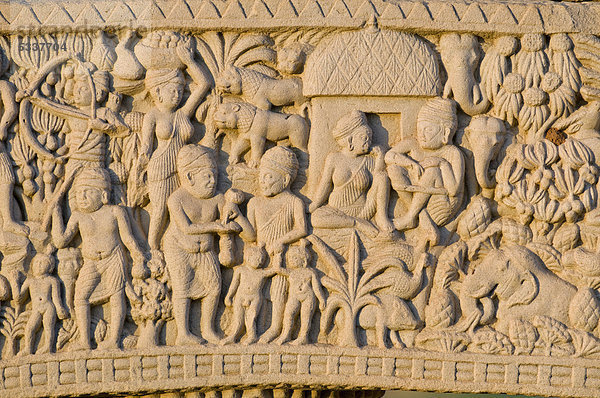Relief mit Darstellung aus dem Leben Buddhas  Stupas von Sanchi  UNESCO Weltkulturerbe  erbaut von König Ashoka  Maurya-Dynastie  Sanchi  bei Vidisha  Madhya Pradesh  Nordindien  Indien  Asien