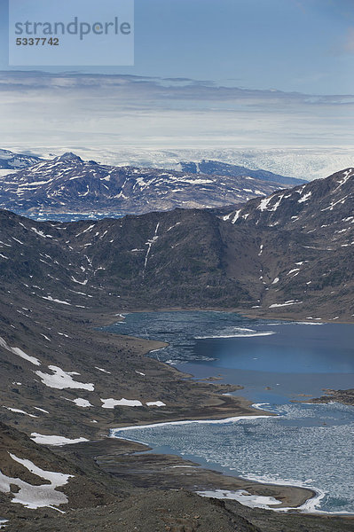 Blick Richtung Inlandeis  vom Hausberg von Tasiilaq oder Ammassalik  Ostgrönland  Grönland