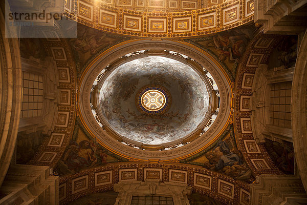 Kuppel im Petersdom  Vatikan  Rom  Latium  Italien  Europa