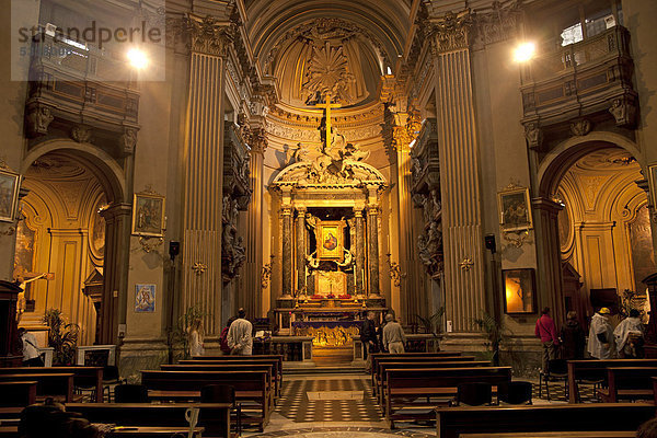 Innenraum der römisch-katholischen Kirche Santa Maria dei Miracoli  eine der berühmten Zwillingskirchen an der Piazza del Popolo in Rom  Italien  Europa
