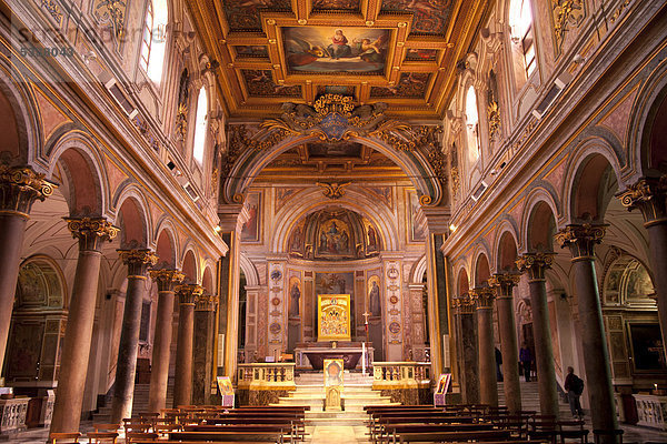 Innenraum der Kirche San Bartolomeo allíIsola auf der Tiberinsel in Rom  Italien  Europa