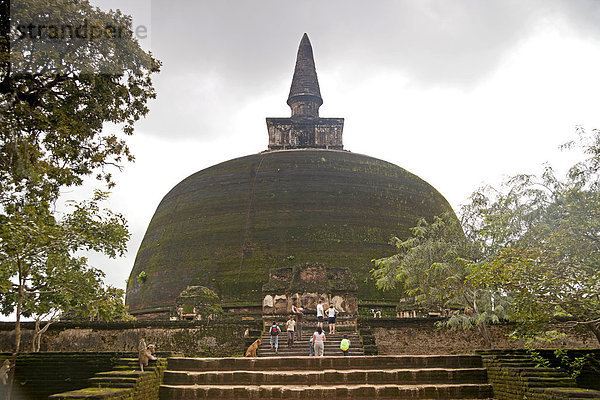 Stupa Dagoba Kiri Vihara bei den Ruinen von Polonnaruwa  UNESCO Weltkulturerbe  Sri Lanka  Asien