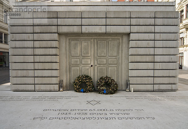 Holocaust-Mahnmal auf dem Judenplatz  namenlose Bibliothek  für die österreichischen jüdischen Opfer der Shoah  von Rachel Whiteread entworfen  Wien  Österreich  Europa