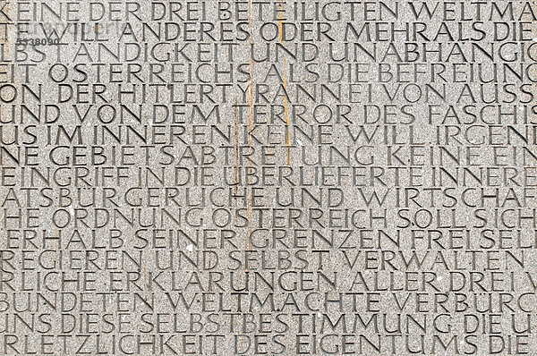 Mahnmal gegen Krieg und Faschismus  von Alfred Hrdlicka entworfen  Albertinaplatz  Wien  Österreich  Europa
