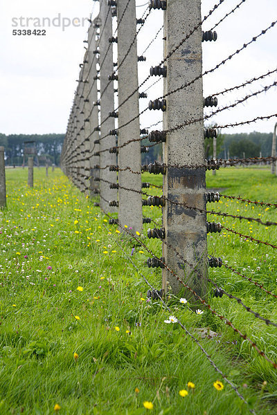 Zaun im Vernichtungslager Auschwitz-Birkenau  Polen  Europa