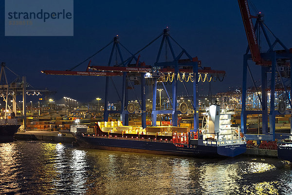 Frachtschiff OOCL St. Petersburg am Terminal Burchardkai im Hamburger Freihafen  Elbe  Hamburg  Deutschland  Europa