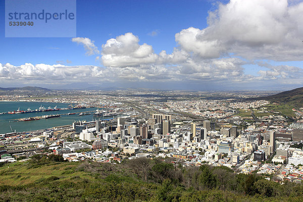 Stadtansicht von Kapstadt  Wolken  Südafrika  Afrika