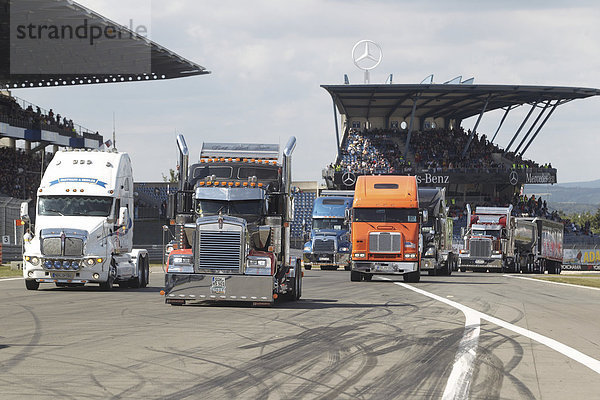 Parade der US-Trucks beim Truck-Grand-Prix auf dem Nürburgring  Rheinland-Pfalz  Deutschland  Europa