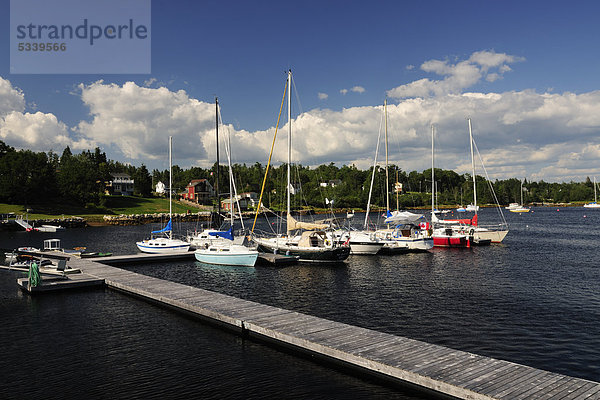 Segelboote im Segelhafen von Hubbards  Nova Scotia  Kanada