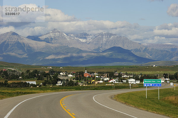 Wo die Prärie auf die Rocky Mountains trifft  Waterton Lakes Nationalpark  Alberta  Kanada