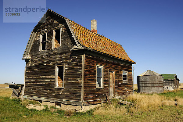Altes verlassenes Haus in der Prärie  Saskatchewan  Kanada