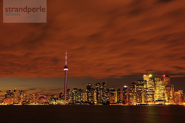 Skyline bei Nacht  Toronto  Ontario  Kanada  Nordamerika
