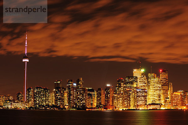 Skyline bei Nacht  Toronto  Ontario  Kanada  Nordamerika